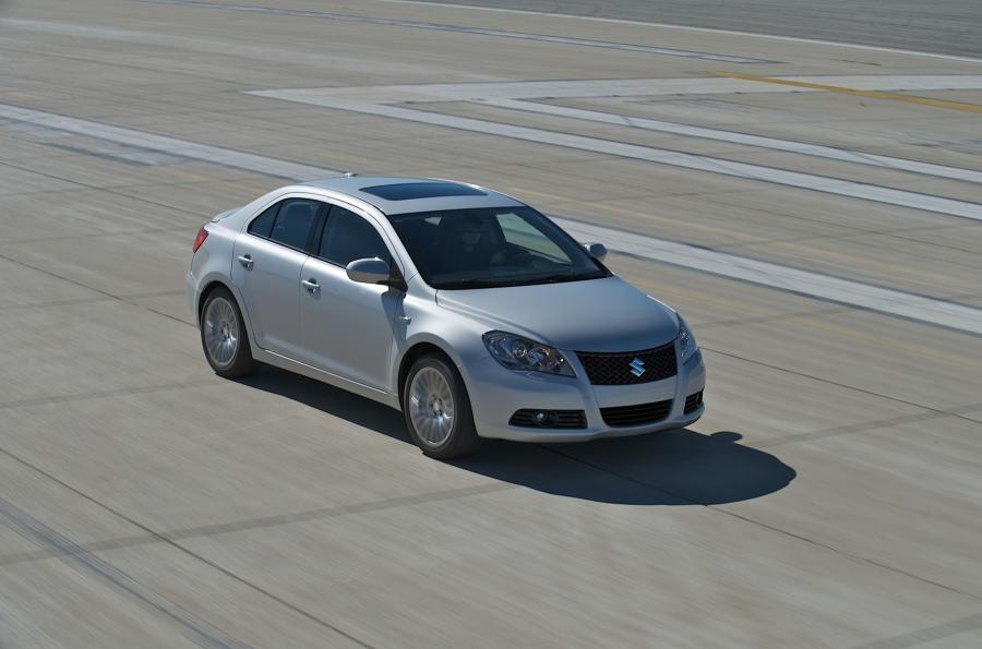  Suzuki Kizashi 2010 года  (фото 39 из 136)